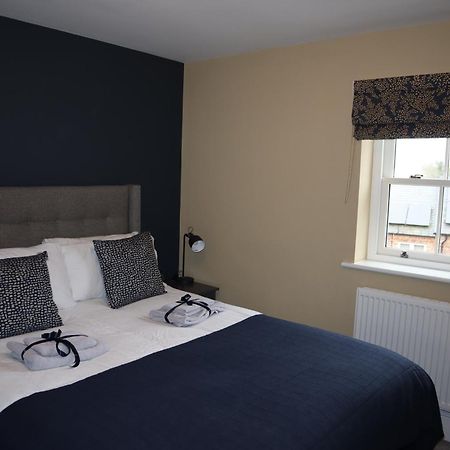 Canal View Cottage With Log Fire & Parking Blisworth Esterno foto