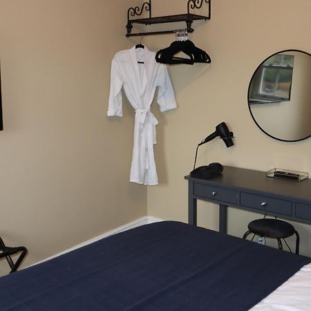 Canal View Cottage With Log Fire & Parking Blisworth Esterno foto