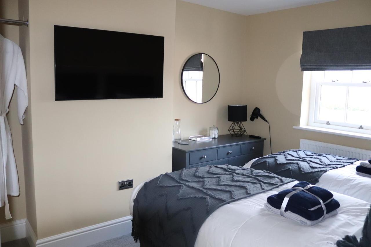 Canal View Cottage With Log Fire & Parking Blisworth Esterno foto