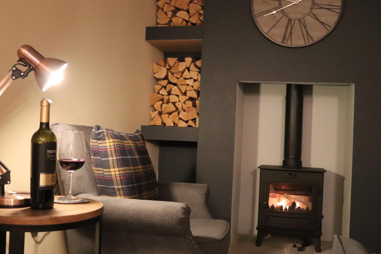 Canal View Cottage With Log Fire & Parking Blisworth Esterno foto