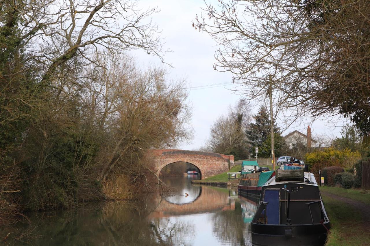Canal View Cottage With Log Fire & Parking Blisworth Esterno foto