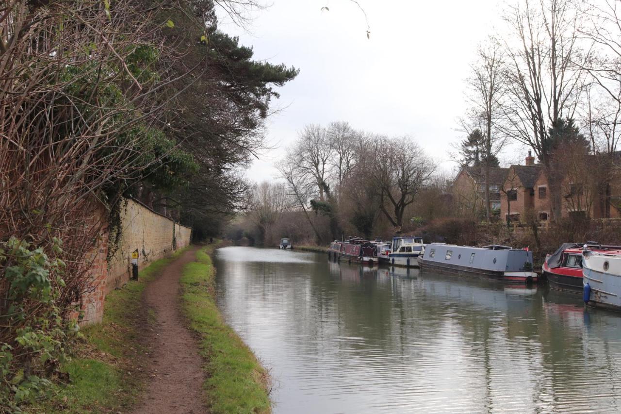 Canal View Cottage With Log Fire & Parking Blisworth Esterno foto