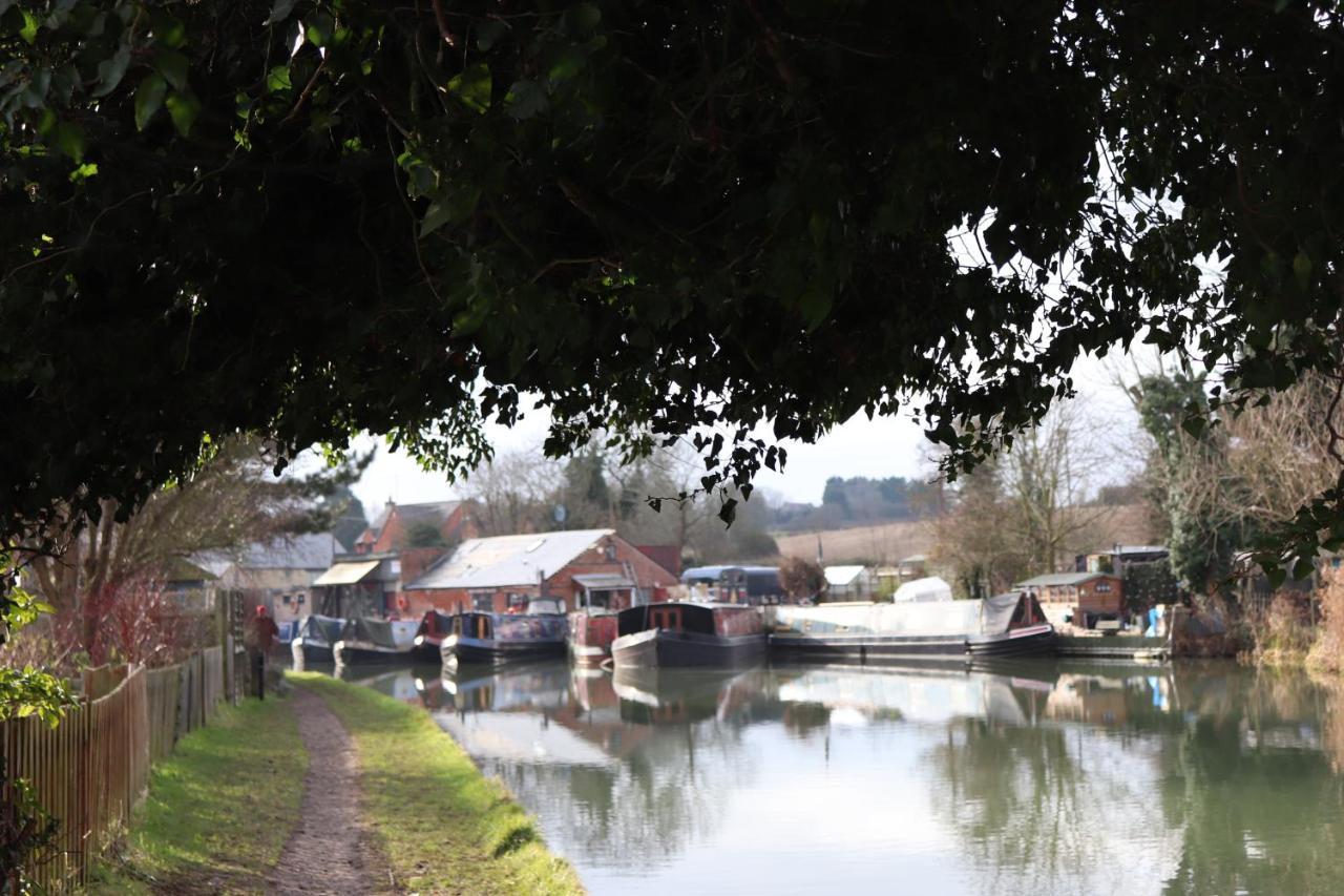 Canal View Cottage With Log Fire & Parking Blisworth Esterno foto